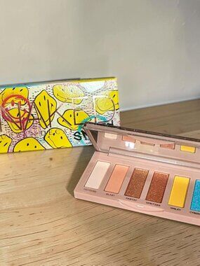 Urban Decay x Smiley Eyeshadow Palette